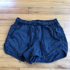flowy black lulu-lemon shorts